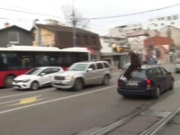 IPAK SE NEŠTO MIJENJA: Radiotelevizija Srbije uoči novih studentskih protesta započela Dnevnik na potpuno neočekivan način...