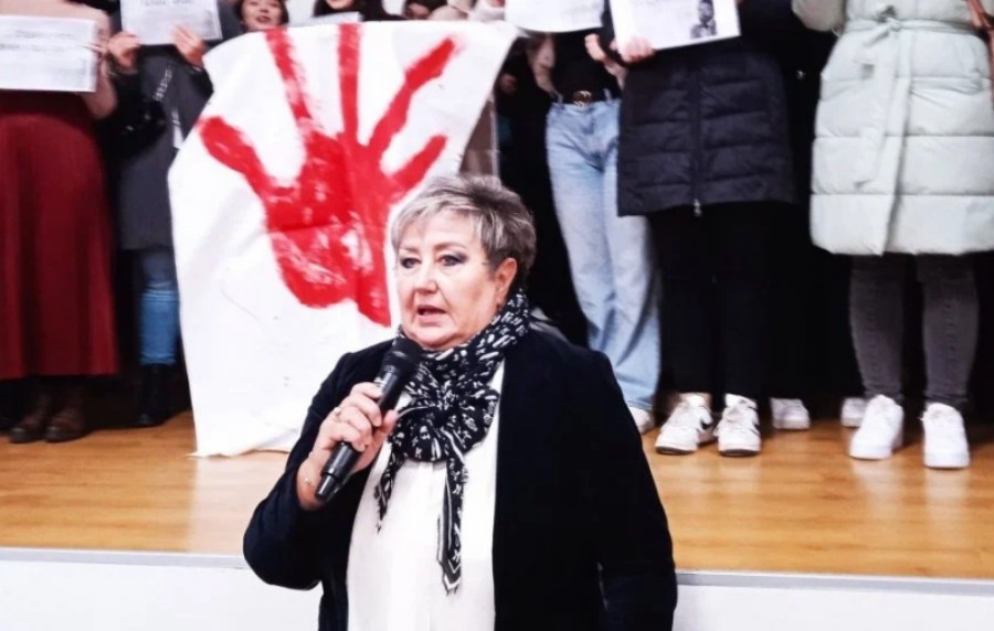 PLATIĆEŠ ZA SVE': Dekanesa Filozofskog fakulteta u Nišu napadnuta na protestu, zatražila ljekarsku pomoć | Slobodna Bosna