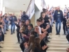 OVO ĆE PAMTITI DO KRAJA ŽIVOTA: Učenici u BiH priredili dirljiv ispraćaj omiljenom domaru (VIDEO)