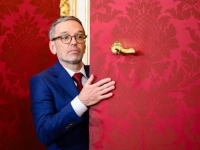 AUSTRIJANCU JE POVJEREN MANDAT: Aleksandar Vučić potrčao da čestita Herbertu Kicklu iako još nije formirao Vladu
