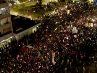 BAKLJE I VATROMET U KRAGUJEVCU: Spektakularni doček studenata, biciklista i maratonaca iz Beograda, Novog Sada, Čačka, Kraljeva, Novog Pazara... (VIDEO)