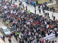 STUDENTI IZ VIŠE GRADOVA BLOKIRALI BANJSKU PETLJU: 'Protesti koji se odvijaju u Novom Pazaru su...'