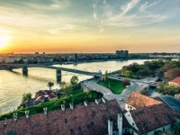 NOVOSADSKO UDOMLJENJE: 'Novi gradonačelnik razumije se u sve ono gdje ima novca - od urbanizma do oružja; Jedino se ne razumije u...'