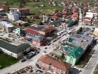 ZASTAVE NA POLA KOPLJA: Dan žalosti u Kalesiji, posljednji ispraćaj Inele Selimović i njenog sina...