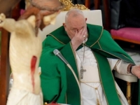 MORAO PREKINUTI HOMILIJU: Papa Franjo na misi imao problema s disanjem