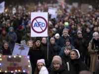 BERLIN NA NOGAMA: Trideset hiljada ljudi izašlo na protest protiv ekstremne desnice