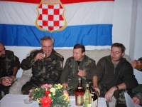 ČOVIĆEVI MEDIJI NAPALI KOMŠIĆA: 'Dao je 10 hiljada KM za podizanje spomenika Alagiću!'