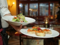 TELEĆA ČORBA ZA MARKU, RAMSTEK ZA ČETIRI KM: Ovo je najjeftiniji restoran u BiH, ali oni kojima je namijenjen tu ne žele jesti...