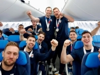 PA NEĆE VALJDA UZ METALLICU: Zagrijavanje hrvatskih rukometaša za doček Zagrebu 'obavljeno' uz Thompsona (VIDEO)