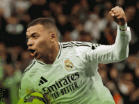 KAKVA NOĆ KYLIANA MBAPPEA NA SANTIAGO BERNABEUU: Hat-trick za potop Manchester Cityja