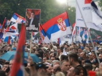 MAME SENDVIČIMA I RUČKOM U RESTORANU: Vučić nema dovoljno ljudi za miting, dnevnice skočile na 85 eura