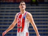 IGRAČU CRVENE ZVEZDE UPALA VARNICA U OKO: Dok je trajalo predstavljanje ekipa u Nišu...