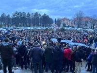 GRAĐANI SE POKRENULI: Protest u Nikšiću zbog oslobađajuće presude optuženim za oružanu pljačku Pošte
