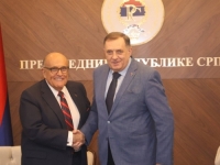 'DOBRODOŠAO, RUDI': Dodik na sastanku sa Giulianijem, razmijenili kačkete (FOTO)