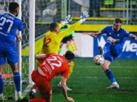 ŠIROKI BRIJEG POBIJEDIO VELEŽ NA PECARI: U prednosti su dva gola uoči revanša u Vrapčićima