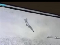 OBJAVLJEN SNIMAK: Zabilježen trenutak pada američkog vojnog aviona u more (VIDEO)