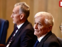 ŠPIRIĆ I NOGAMA I RUKAMA BRANI FOTELJU: 'Ne postoji mogućnost da dođe na dnevni red tačka u kojoj se...!'