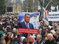 KO MOŽE POVJEROVATI U OVO: Iz SNSD-a tvrde da mitingu u Banjoj Luci prisustvuje 30 hiljada ljudi (FOTO)