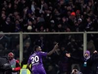 HOROR NA STADIONU: Napadač kolabirao i pao na travnjak (VIDEO)