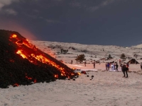 ZABILJEŽENI NEVJEROVATNI SNIMCI: Eruptirao vulkan Etna, skijaši nastavili skijati... (VIDEO)