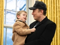 MUSK PO TRINAESTI PUT POSTAO TATA: Majka djeteta je 27 godina mlađa od Elona (FOTO)