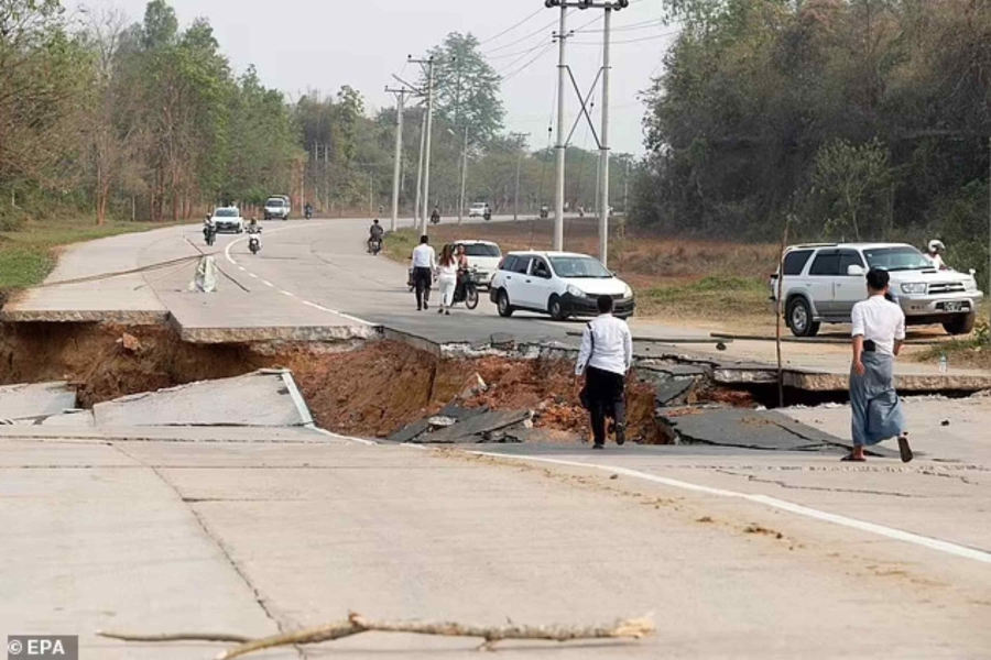 Najmanje 694 ljudi je poginulo, a 1.670 povrijeđeno, samo u Mandalayu, drugom gradu u Mjanmaru, koji se smatra najteže pogođenim područjem