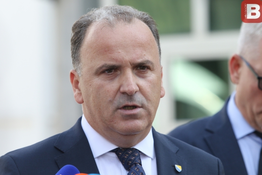 DŽENAN ĐONLAGIĆ U ŠOKU: 'Ovo je bruka. Pogledajte šta je predložilo Vijeće  ministara...!' | Slobodna Bosna