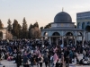 KOD KUPOLE NA STIJENI: Palestinci iftarili u krugu Al-Akse u noći Lejletul-kadra