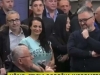 DELIRIJ U BEOGRADU: Pogledajte kako je ratni zločinac Vojislav Šešelj u trans bacio Vučićevog medijskog kasapina Dragana Vučićevića...