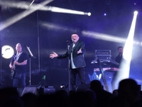 DODIKOV OMILJENI PJEVAČ SE PREPAO: Baja Mali Knindža prekinuo koncert nakon što je publika počela skandirati 'pumpaj' (VIDEO)