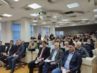 PSI LAJU, A KARAVANI IZ ISTOČNOG SARAJEVA POLAZE: Javna rasprava o skandaloznom Nacrtu ustava RS...
