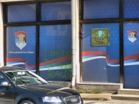GRAFIT ISPISAN ZELENOM FARBOM NA PROSTORIJAMA SDS-a NA PALAMA: 'Babalj izajnik - balija'