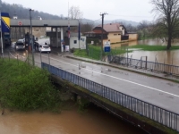STANJE NA CESTAMA: Na ovim putnim pravcima obustavljen je saobraćaj zbog izlijevanja...