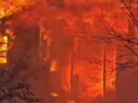 SVE JE BILO U PLAMENU: Avion se srušio na kuću u SAD-u (VIDEO)