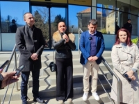 SIMBOLIČNO U PET DO 12;  UPUĆENE JAKE PORUKE IZ TREBINJA: 'Na jednoj strani imate tiraniju, sivilo, lopovluk, moralne nakaze, a na drugoj...' (VIDEO)