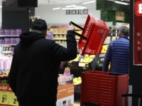 VELIKE POTREBE; A PRIHODI NISKI: Rast cijena u BiH nesrazmjeran u odnosu na države EU, potrošačka korpa dostigla...