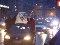 UZ VATROMET I ZASTAVE: Stotine vozila prodefilovalo ulicama Sarajeva povodom Dana nezavisnosti BiH (FOTO)