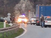 NESREĆA KOD ZENICE: Dvije osobe povrijeđene u sudaru automobila i kamiona