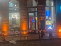 SEKUNDE DO KATASTROFE: U centru Sarajeva došlo do obrušavanja fasade sa zgrade, prolaznici...