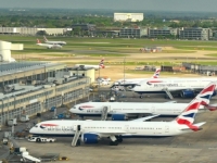 HAOS U LONDONU: Hiljade putnika 'zaglavili' na Heathrowu zbog otkazanih letova, i dalje nije jasno šta je uzrok velikog požara (VIDEO)
