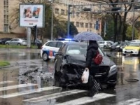 PROŠAO KROZ CRVENO: Na automobil u pratnji premijera Crne Gore naletjelo blindirano vozilo