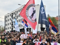 HAOS U BEOGRADU: Studenti blokirali zgradu režimskog 'Informera', Vučićević zavapio - 'Ovo je TALAČKA KRIZA!' (VIDEO, FOTO)