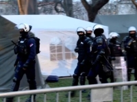 INCIDENT NA PROTESTIMA U BEOGRADU: Uhapšena dvojica mladića ispred Skupštine Srbije (VIDEO)