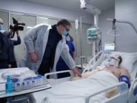HIRURG ŠOKIRAN VUČIĆEVIM POSTUPKOM: Javno se odrekao kolega koje su ga pustile u bolnicu