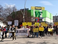 ZENIČKI STUDENTI IZAŠLI NA ULICE: Traže optužnice zbog tragedije u Jablanici, ali i rješavanje brojnih problema u ZDK...
