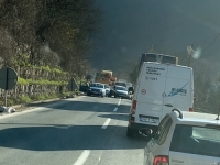 VOŽNJA JEDNOM TRAKOM, UZ ZASTOJE: U saobraćajnoj nesreći kod tunela Vranduk učestvovala četiri vozila