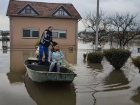 VODOSTAJ SANE OPAO ZA POLA METRA: Plavni talas najviše pogodio Prijedor, poplavljeno 800 domaćinstava.
