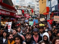 PORED ZABRANE OKUPLJANJA: Masovni protesti u Turskoj zbog hapšenja gradonačelnika Istanbula (FOTO)
