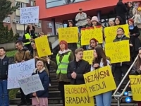 ŽELE KONKRETNE ODGOVORE: Zeničani četvrtu nedjelju uzastopno na protestu ne odustaju od svojih zahtjeva