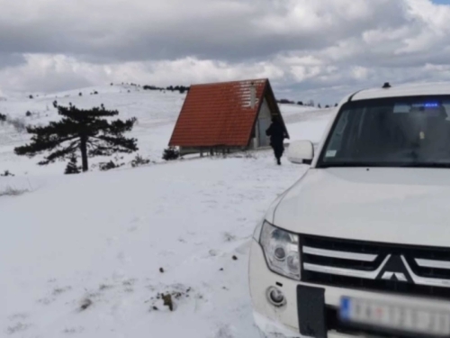 NEVJEROVATNA SITUACIJA U SRBIJI: Kolumbijac prvi put video snijeg pa se izgubio...